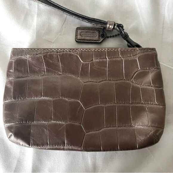 COACH small wristlet bronze Embossed Alligator/croc design - Picture 3 of 14